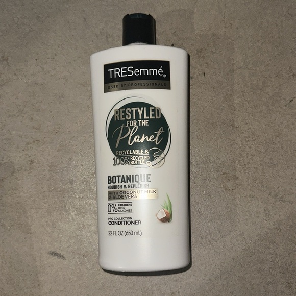 TRESemmé shampoo & conditioner botanique coconut milk & aloe vera & foam shampoo - Picture 4 of 4